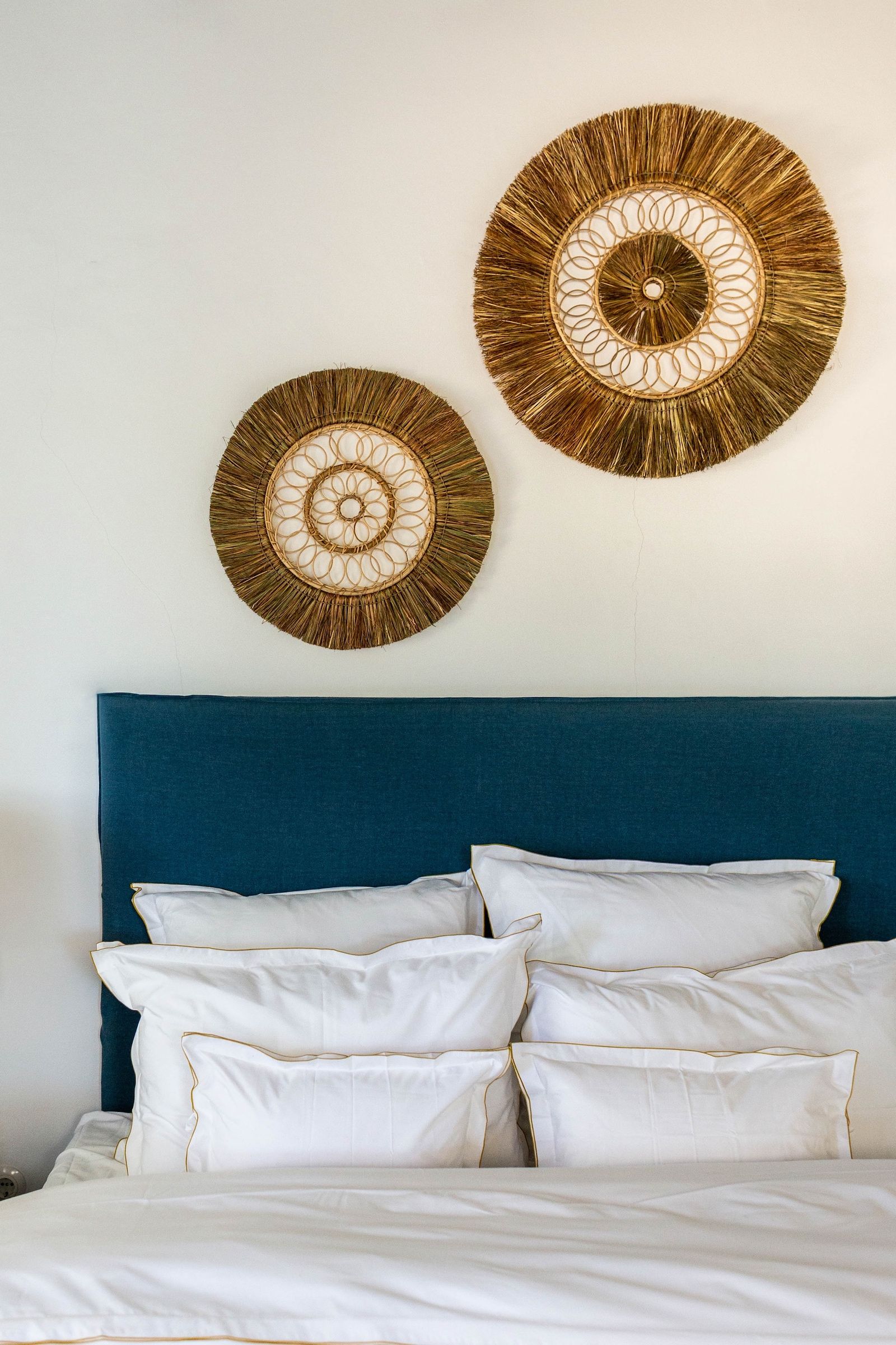 Decorative plates on wall