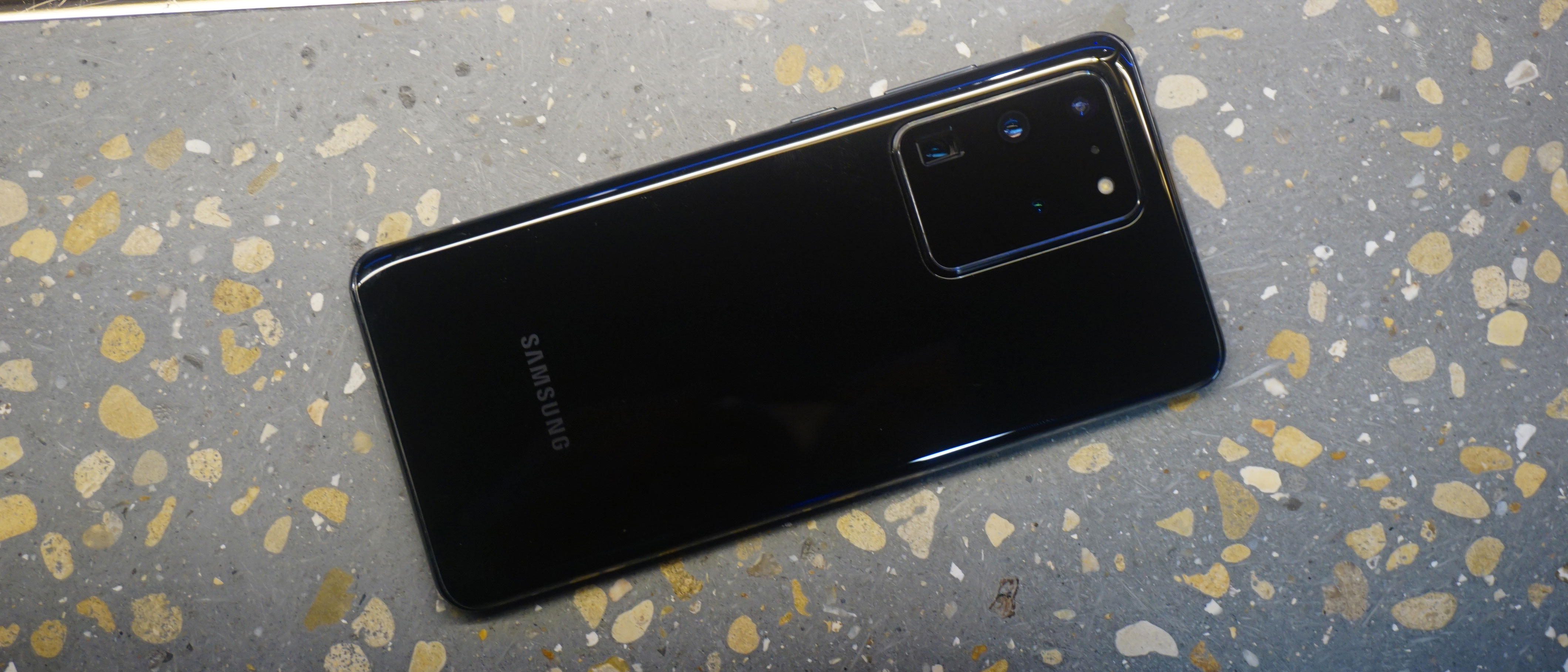 Este es el Galaxy S20 Ultra: un Samsung enorme que va más lejos que Apple y  Huawei