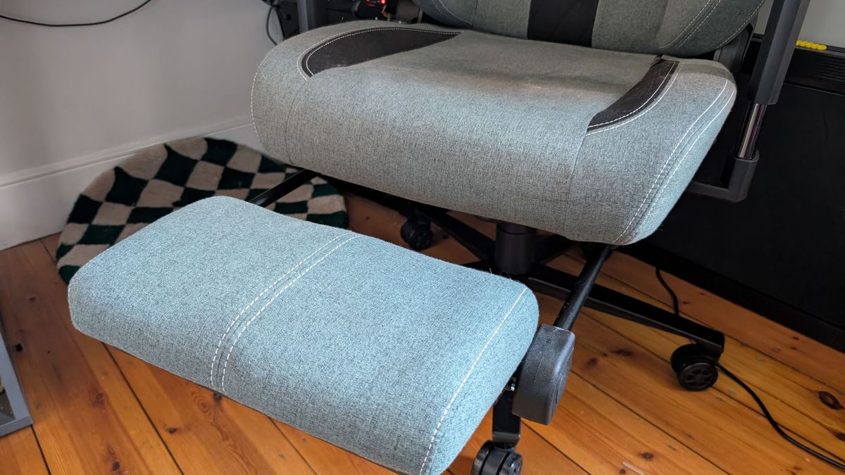 A closer look at the footrest on the Boulies Master Rex