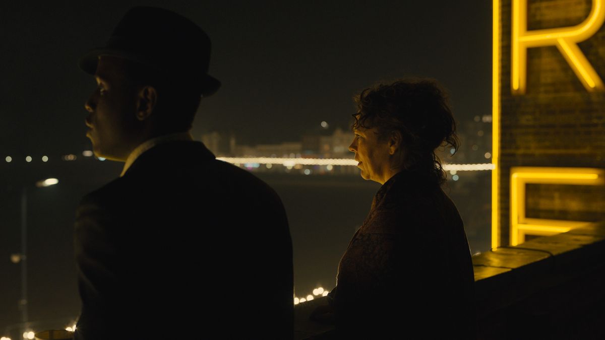 Michael Ward and Olivia Colman in Empire of Light