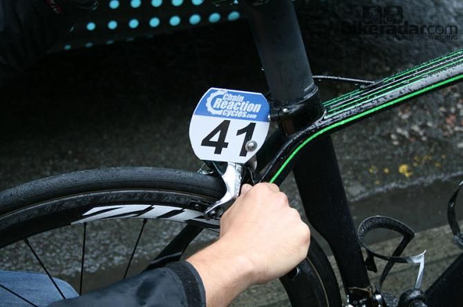 A mechanic checks the SRAM brakes on Cavendish&rsquo;s Venge.