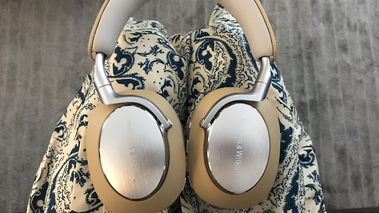 Bowers &amp; Wilkins PX8