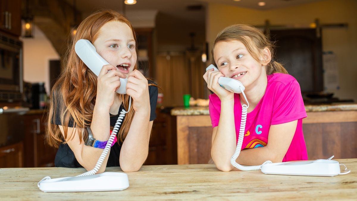 The Pinwheel Home is a retro-inspired landline phone that will keep your kids safe from doomscrolling