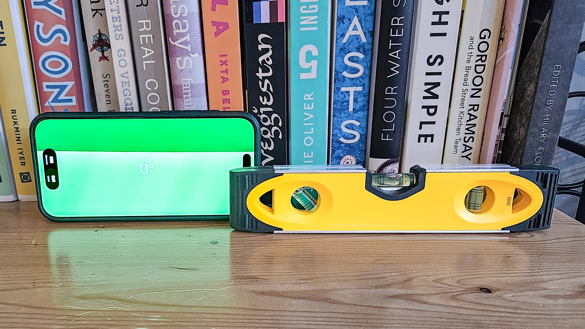 iPhone spirit level on side of phone