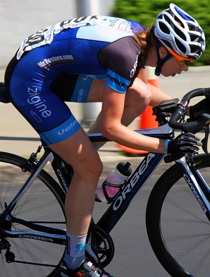 Amy Cutler (FCS/Zngine p/b Mrrestore.com) worries about placing once she made the break, as she takes a hard pull