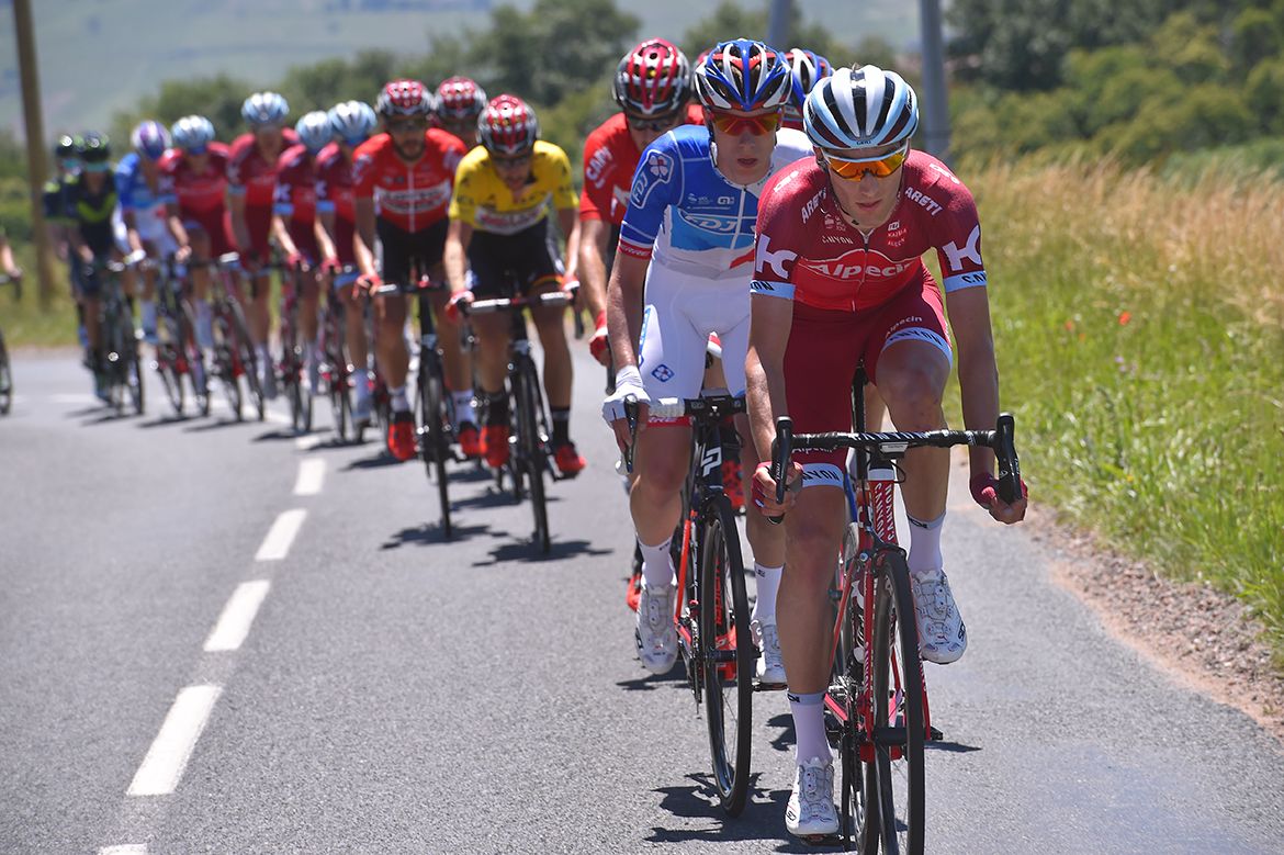 Katusha leads the peloton