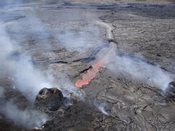 kilauea-lava-pond-110810-02