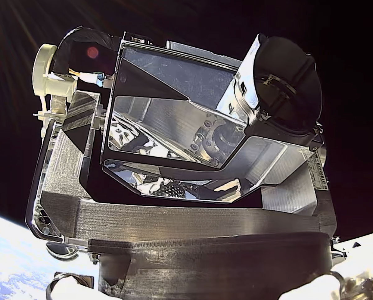 SpaceX Starlink satellites launching