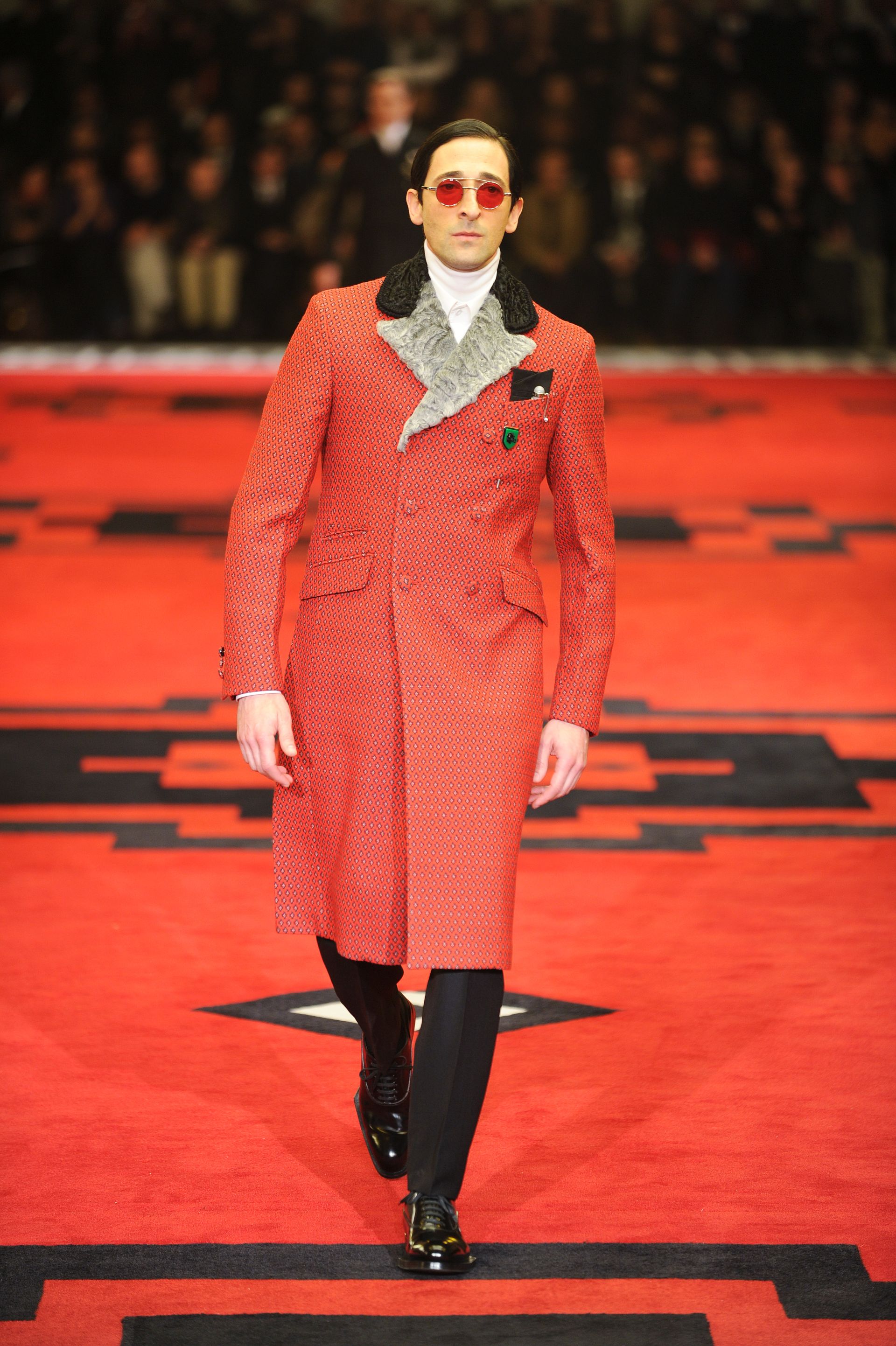 XFtZyAFJE9TYe94waxWZVH-320-80 The Most Iconic and Unforgettable Fashion Week Collections