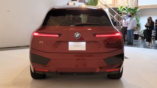 Vista trasera del BMW iX
