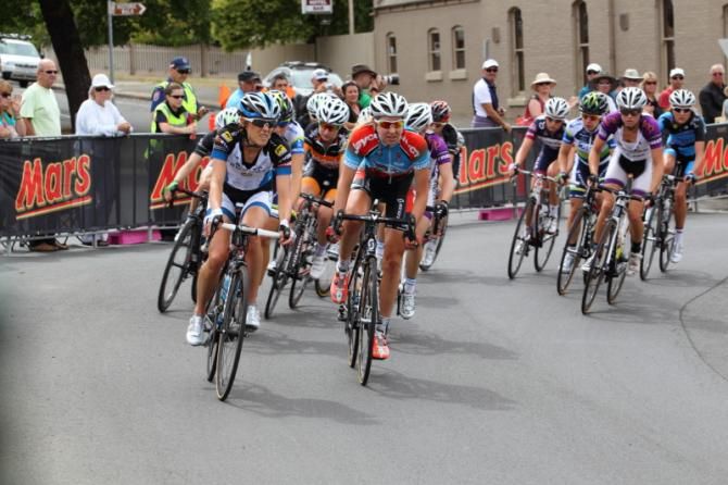 Rachel Neylan (Hitec Products) and Grace Sulzberger (Jayco-AIS) with a lap to go