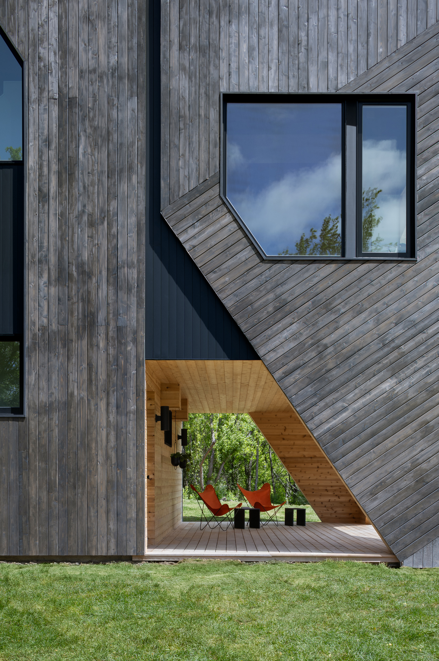 cube house in hudson valley by forma design