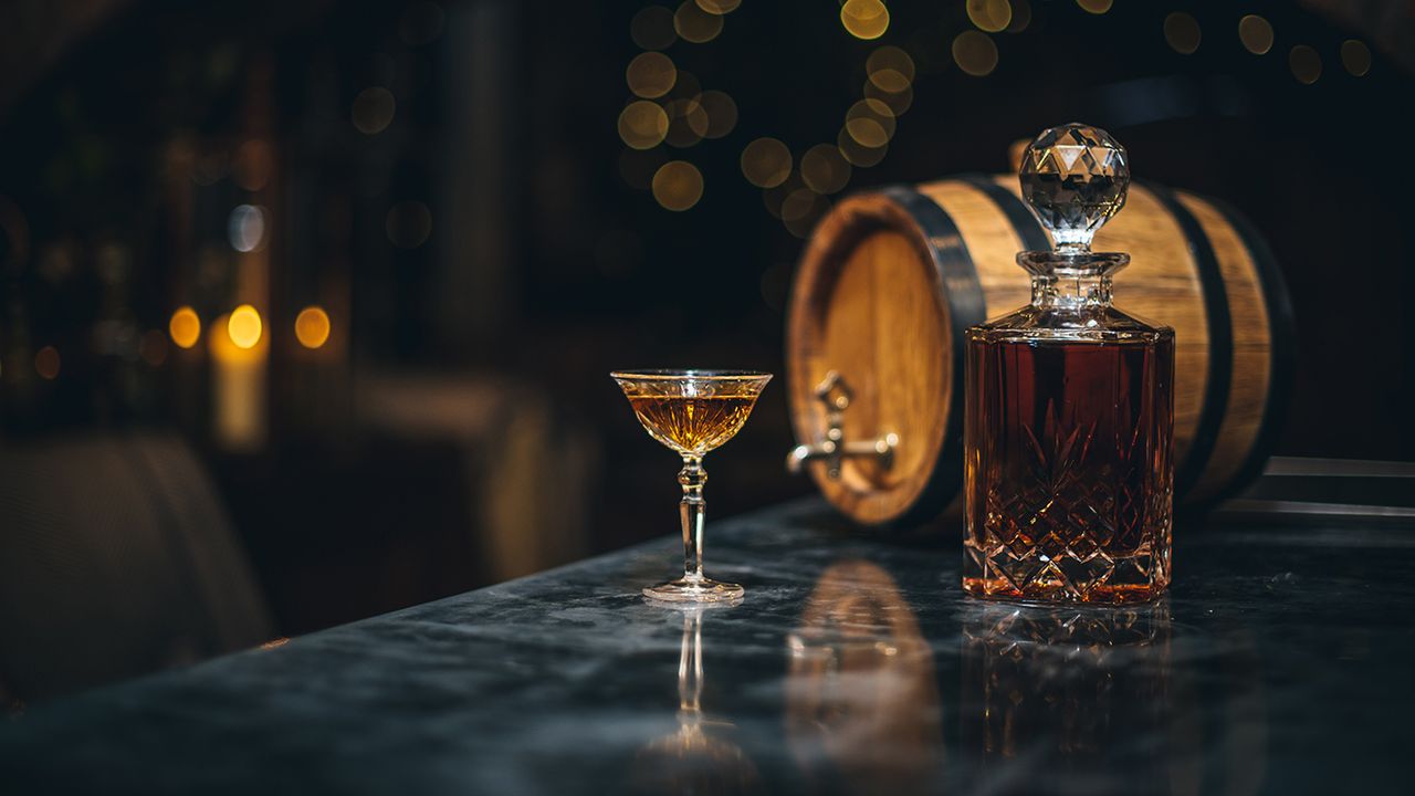 bloomsbury_club_st_patricks_day_barrel_aged_gin_cocktail_4_ph.credit_lateef_okunnu_highres.jpg