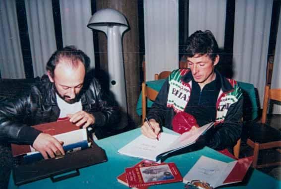 Francesco Moser, a man in demand at the 1986 Tirreno-Adriatico.