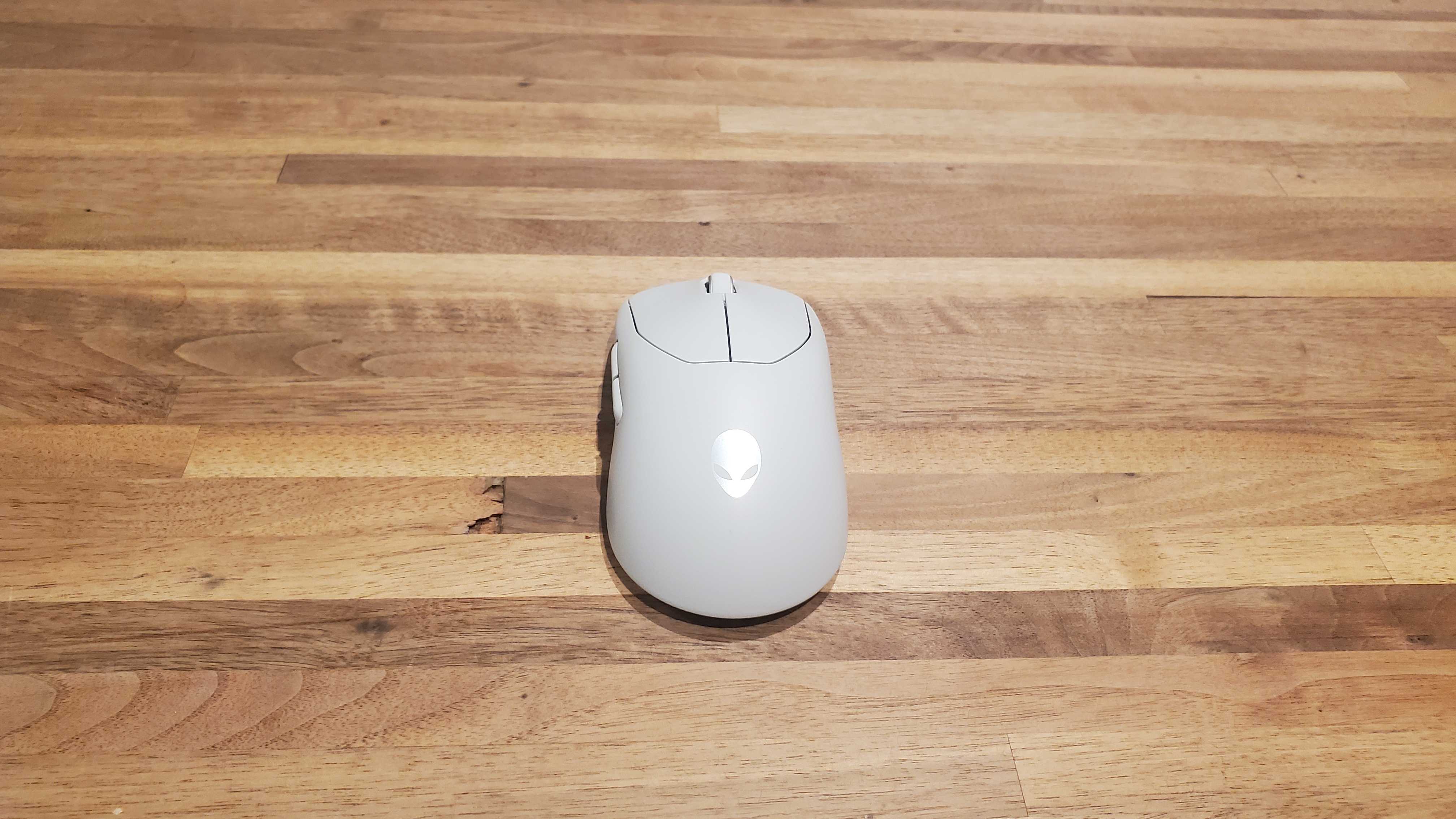 Alienware Pro Wireless Gaming Mouse Review A Right handed Pro Gamer s 