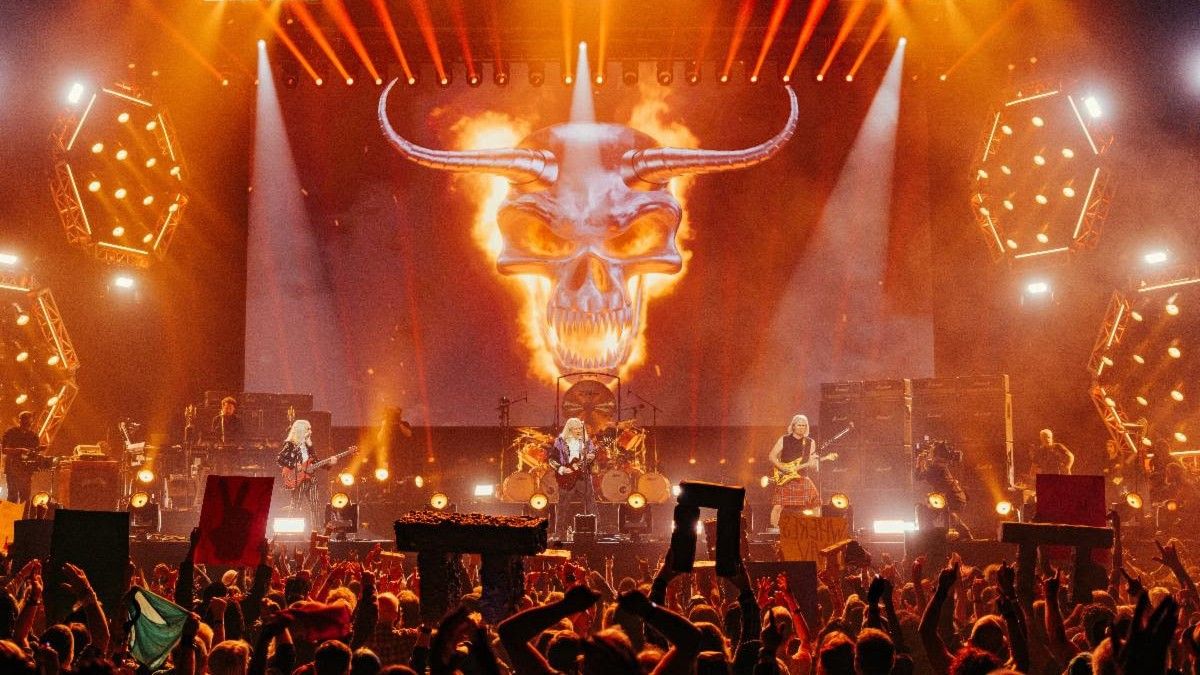 Stage performance in Spinal Tap 2: The End Continues