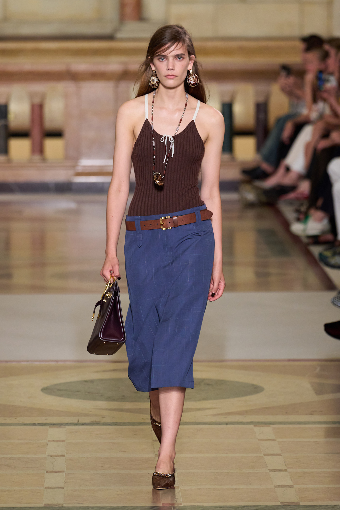 A model wore Ella Purnell&#039;s skirt set on the Tory Burch Spring 2026 runway