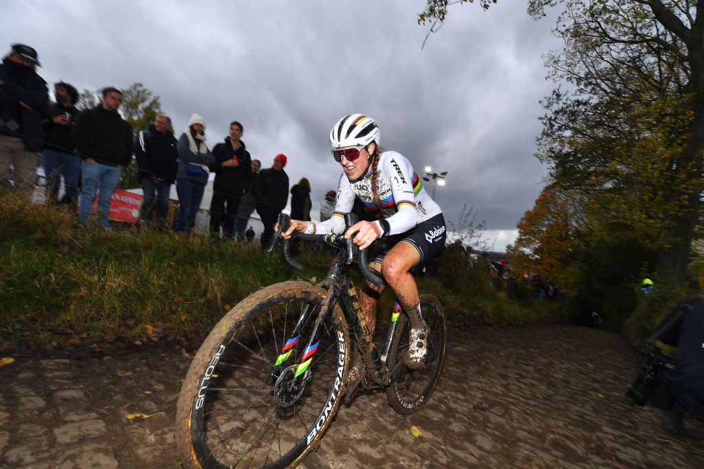 OUDENAARDE BELGIUM NOVEMBER 01 Lucinda Brand of The Netherlands and Team Baloise Trek Lions competes during the 32nd Koppenbergcross Grand Prix Jolien Verschueren 2021 Womens Elite Koppenbergcross Oudenaarde X2OBadkamersTrofee on November 01 2021 in Oudenaarde Belgium Photo by Luc ClaessenGetty Images