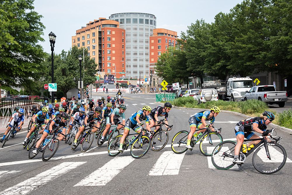 The women's field gets bunched up along the backside.
