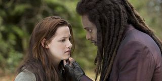 Kristen Stewart and Edi Gathegi as Bella and Laurent in Twilight: New Moon