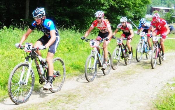 Sam Schultz (Gary Fisher/Subaru) pacing the leaders up the mountain