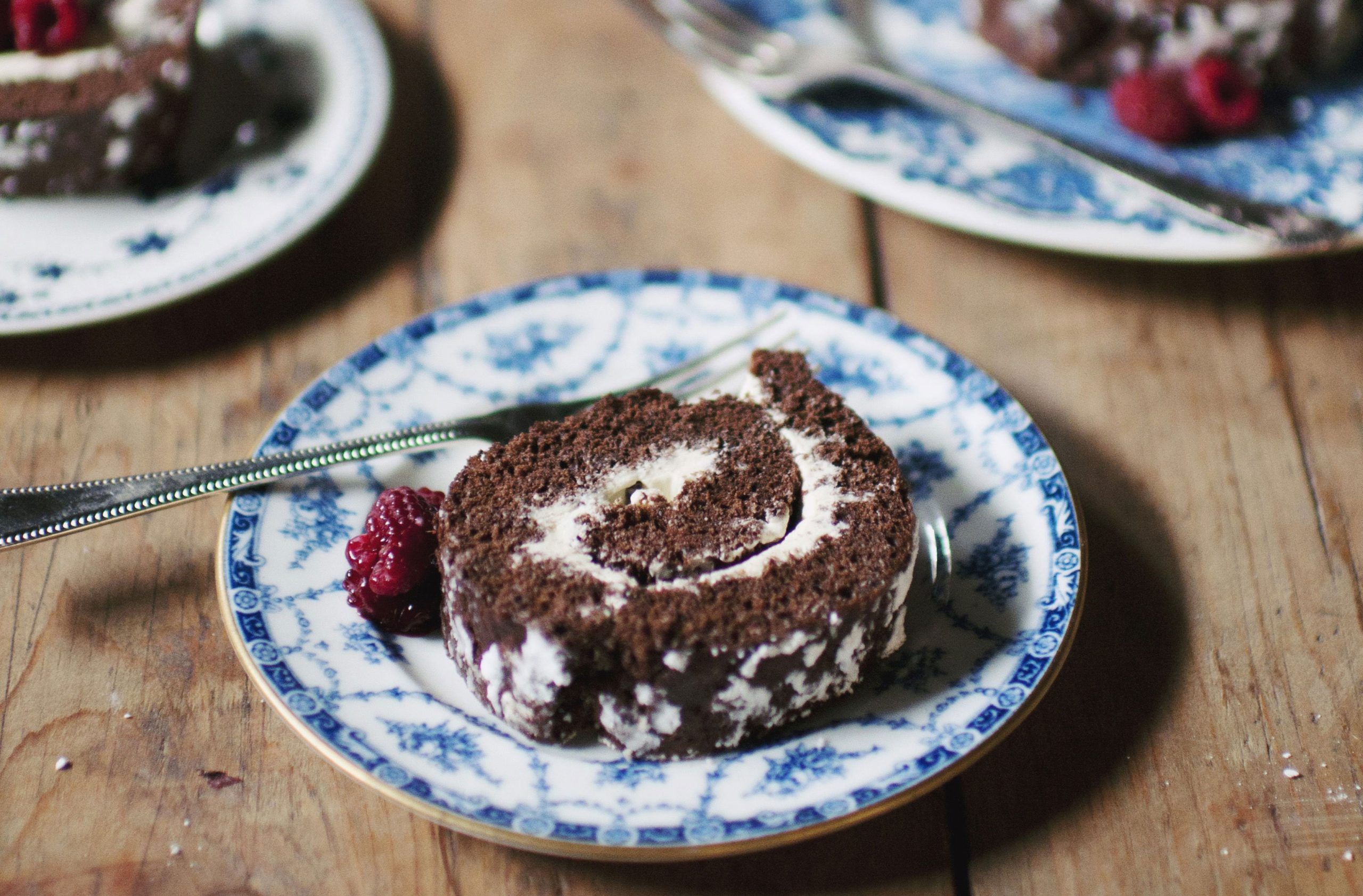 Chocolate Swiss roll | Dessert Recipes | GoodtoKnow