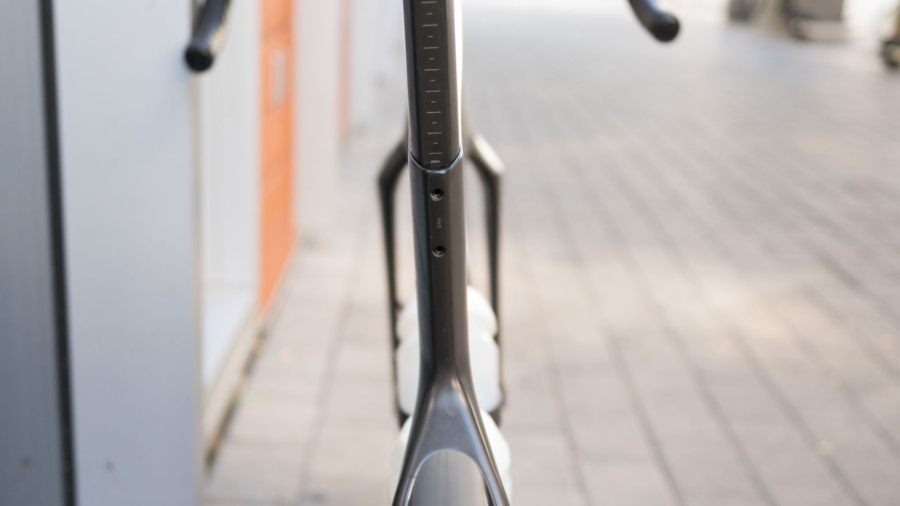 Teammachine R 01 LTD integrated number holder