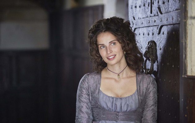 Heida Reed as Elizabeth