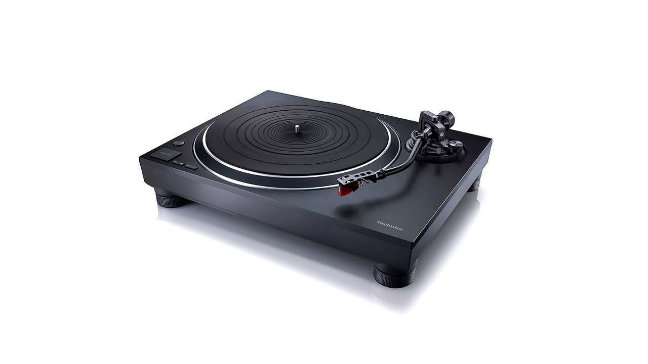 The Technics SL 1500c record player in black