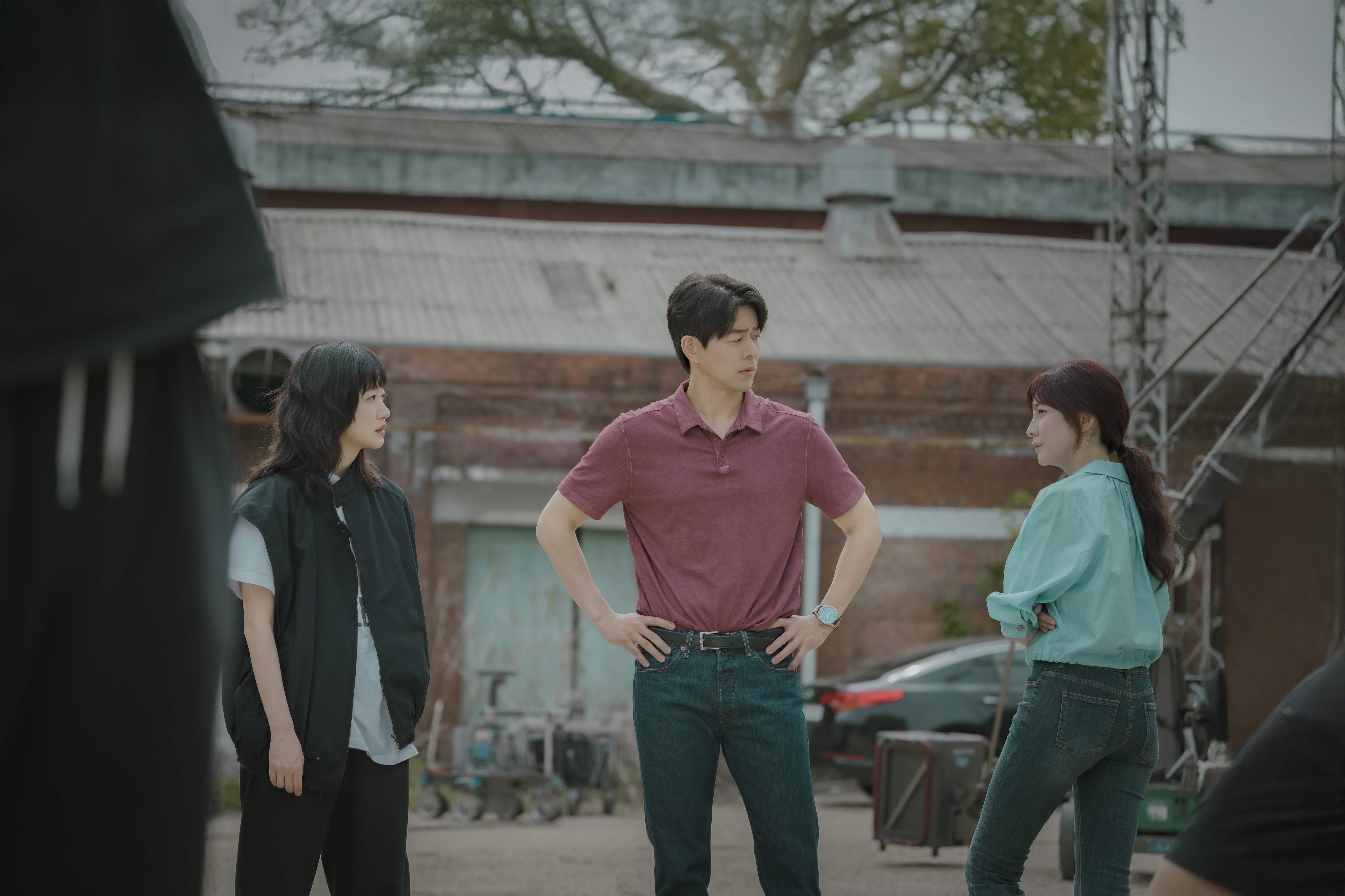 You and Everything Else(L to R) Kim Go-eun as Ryu Eun-jung, Park Ji-hyun as Cheon Sang-yeon in You and Everything Else. Cr. Lim Hyo Sun/Netflix &amp;Acirc;&amp;copy; 2025