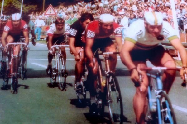 Clyde Sefton (Australia) at the front of the chase group