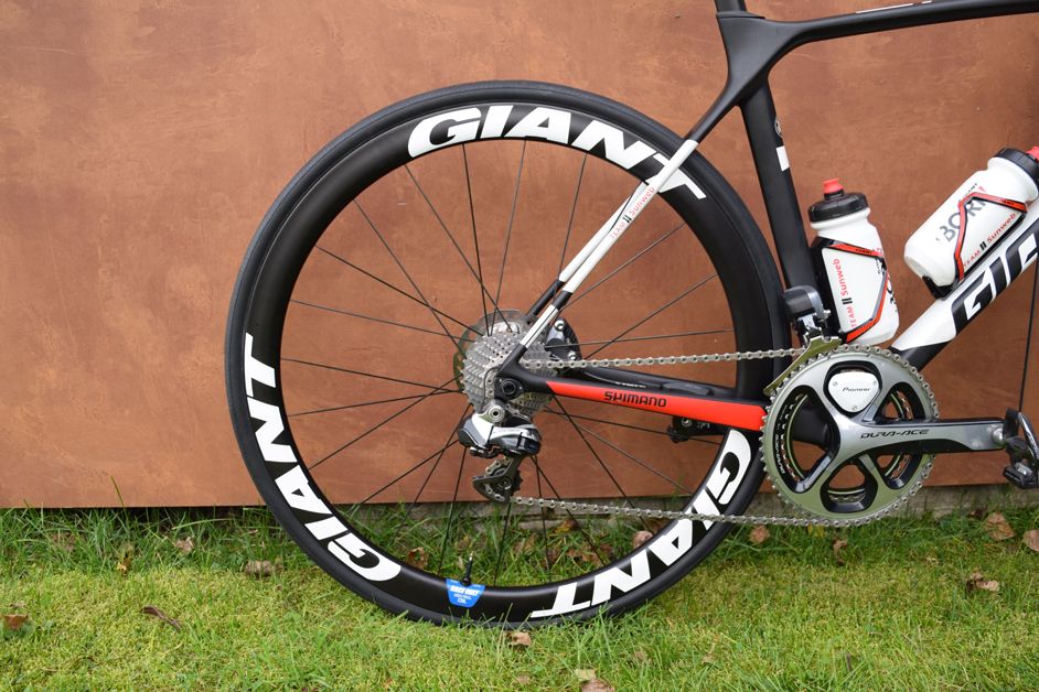 The development team ride the same Giant SLR wheels as the men's and women's teams