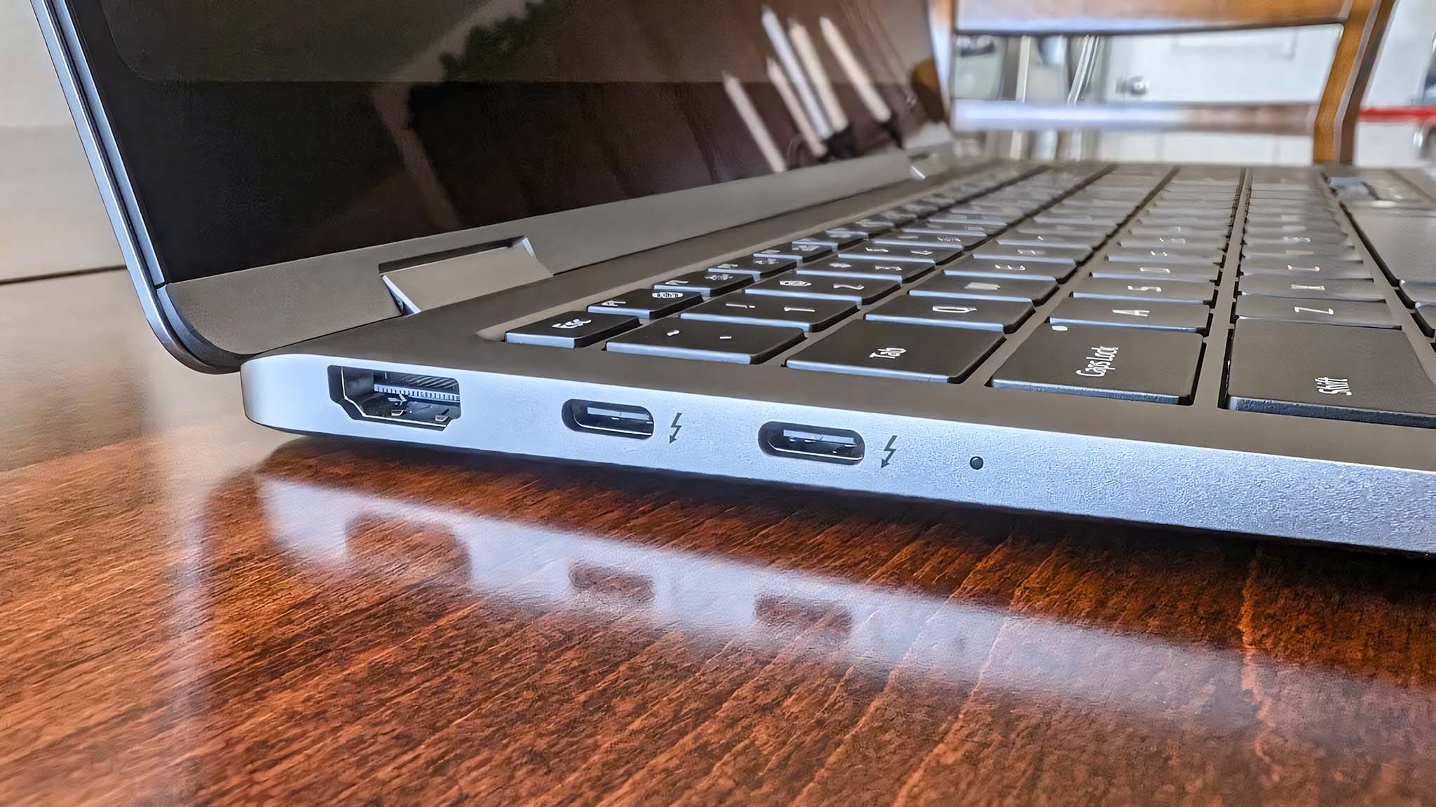 Samsung Galaxy Book5 Pro 360's right side ports, which are one HDMI, and two USB-Cs.