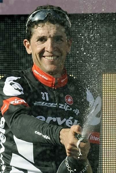 Carlos Sastre (Cervelo Test Team) opens the champagne.