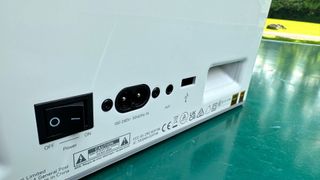 Edifier QD35 power port