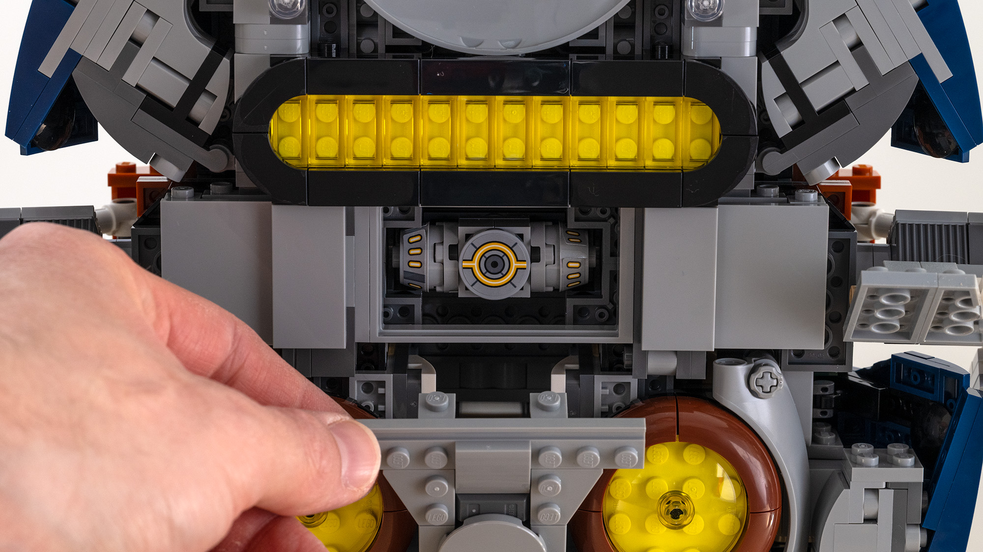 Lego Star Wars UCS Jango Fett&rsquo;s Firespray-Class Starship (75409) rear thrusters with seismic charge and hand pulling down flap 