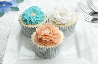 Ruffle flower cake decoration