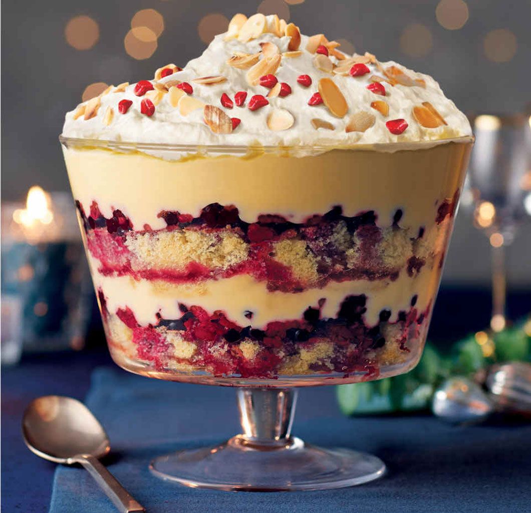 Trifle recipe – this gingerbread and berry trifle is a sweet treat full ...