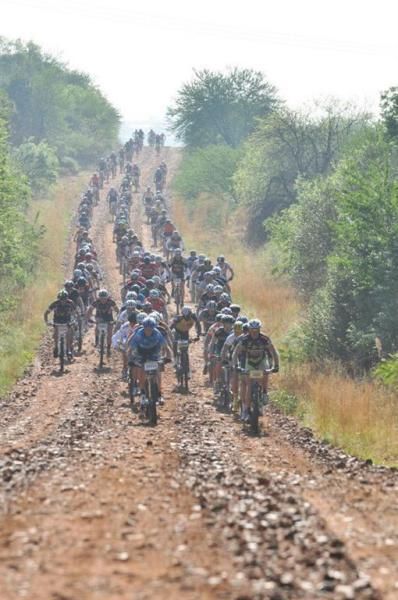 A large group remained intact at the front of the race until the final 30km.