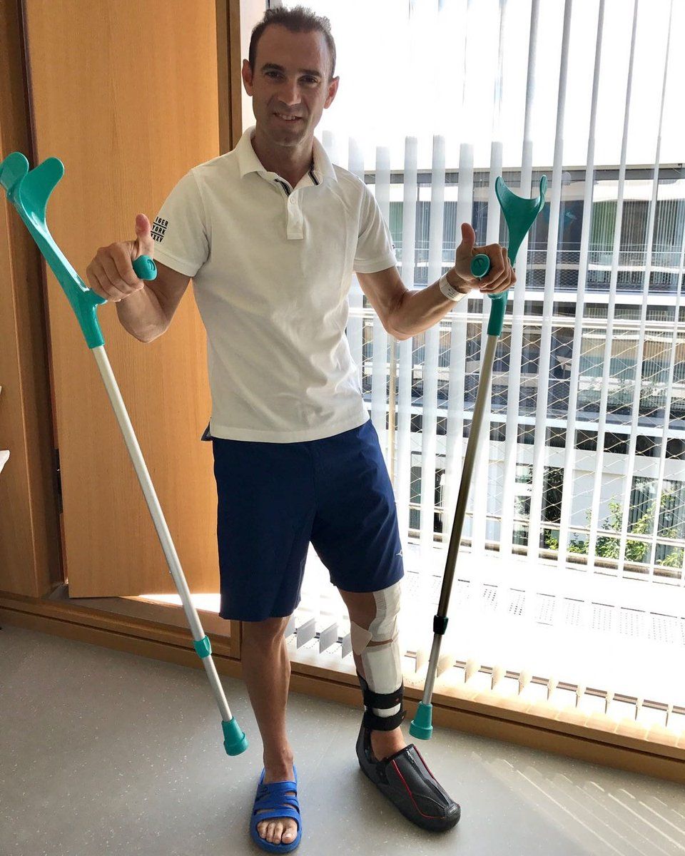 Alejandro Valverde back on his feet after breaking his kneecap