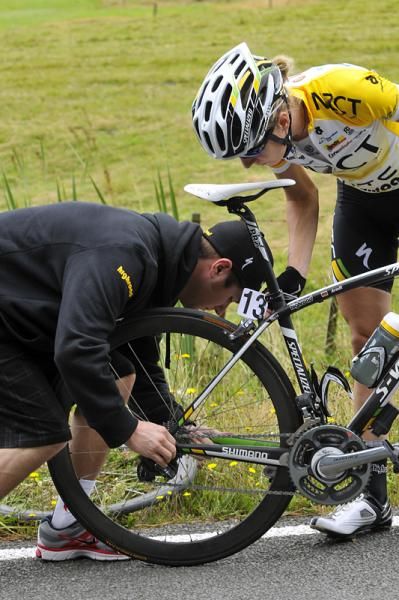 Race leader Judith Arndt (HTC Highroad) has suffered a flat tyre.