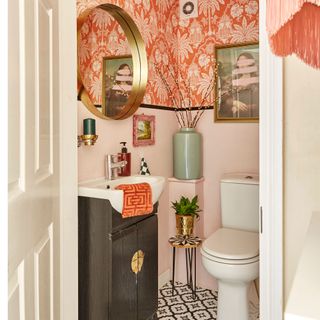 Cloakroom with decorative pink wallpaper