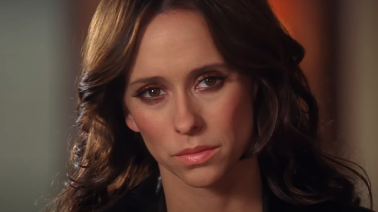 Jennifer Love Hewitt in Ghost Whisperer.
