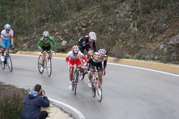The break struggles on the climb