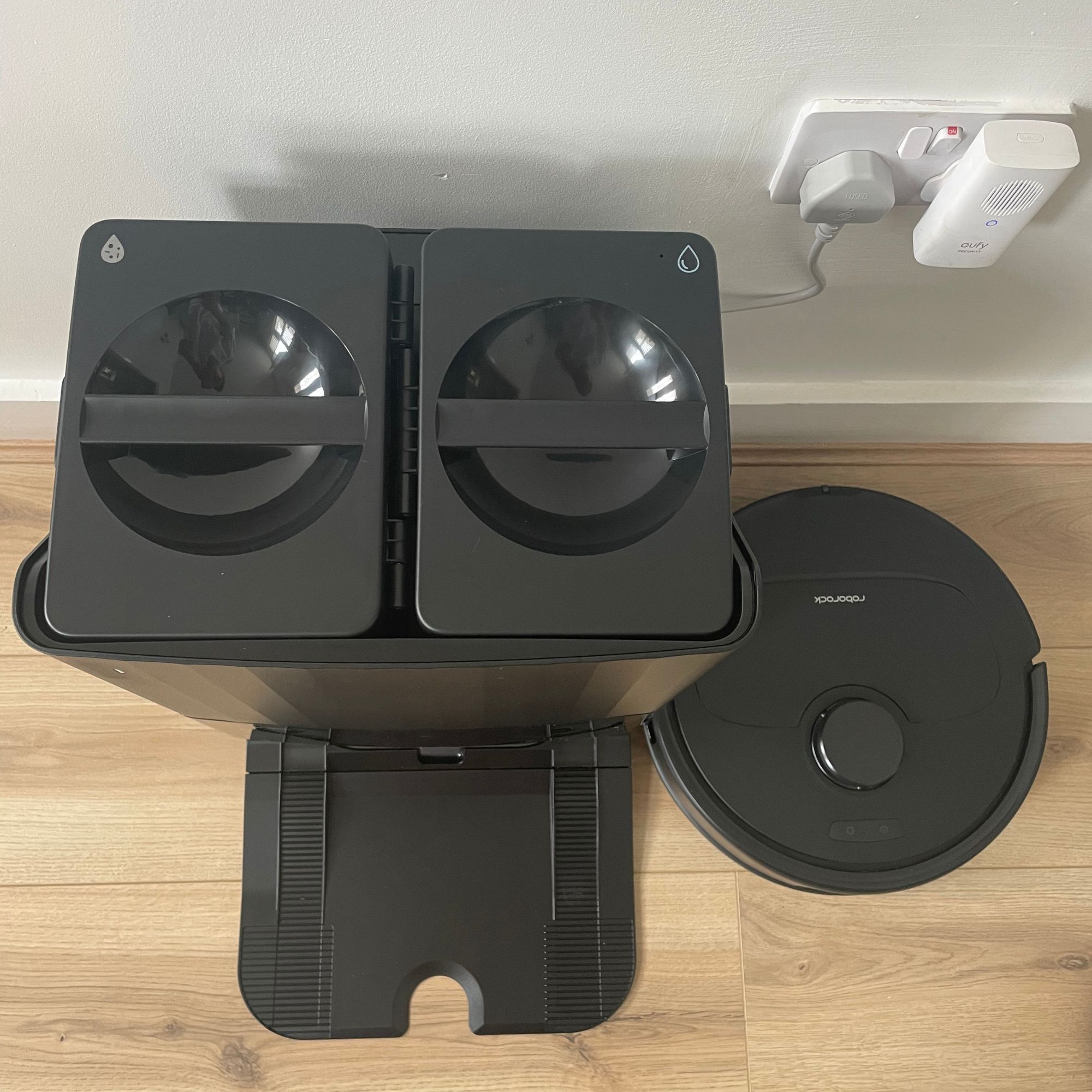 Docking station of the Roborock QV 35S Robot Vacuum with the robot vacuum beside it