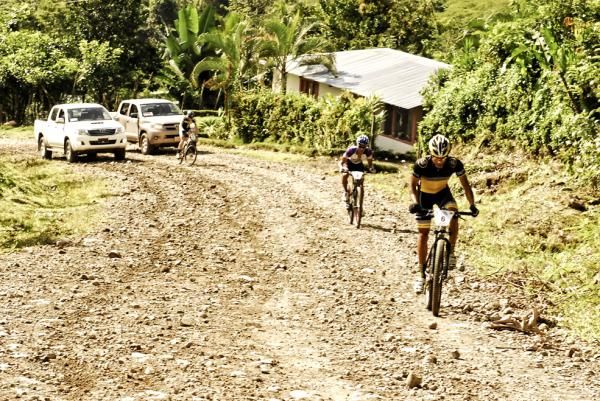 Luis Mejia leads Federico Ramirez