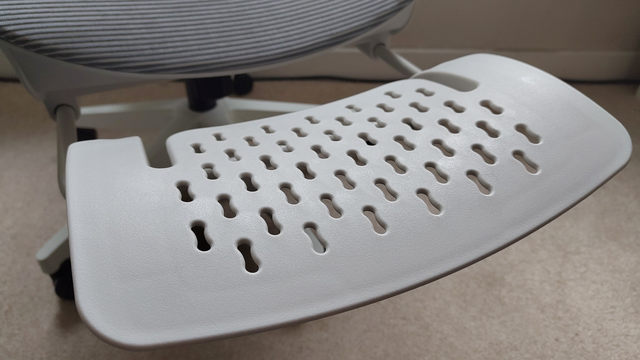 Testing the Boulies EP600 office chair in a home office