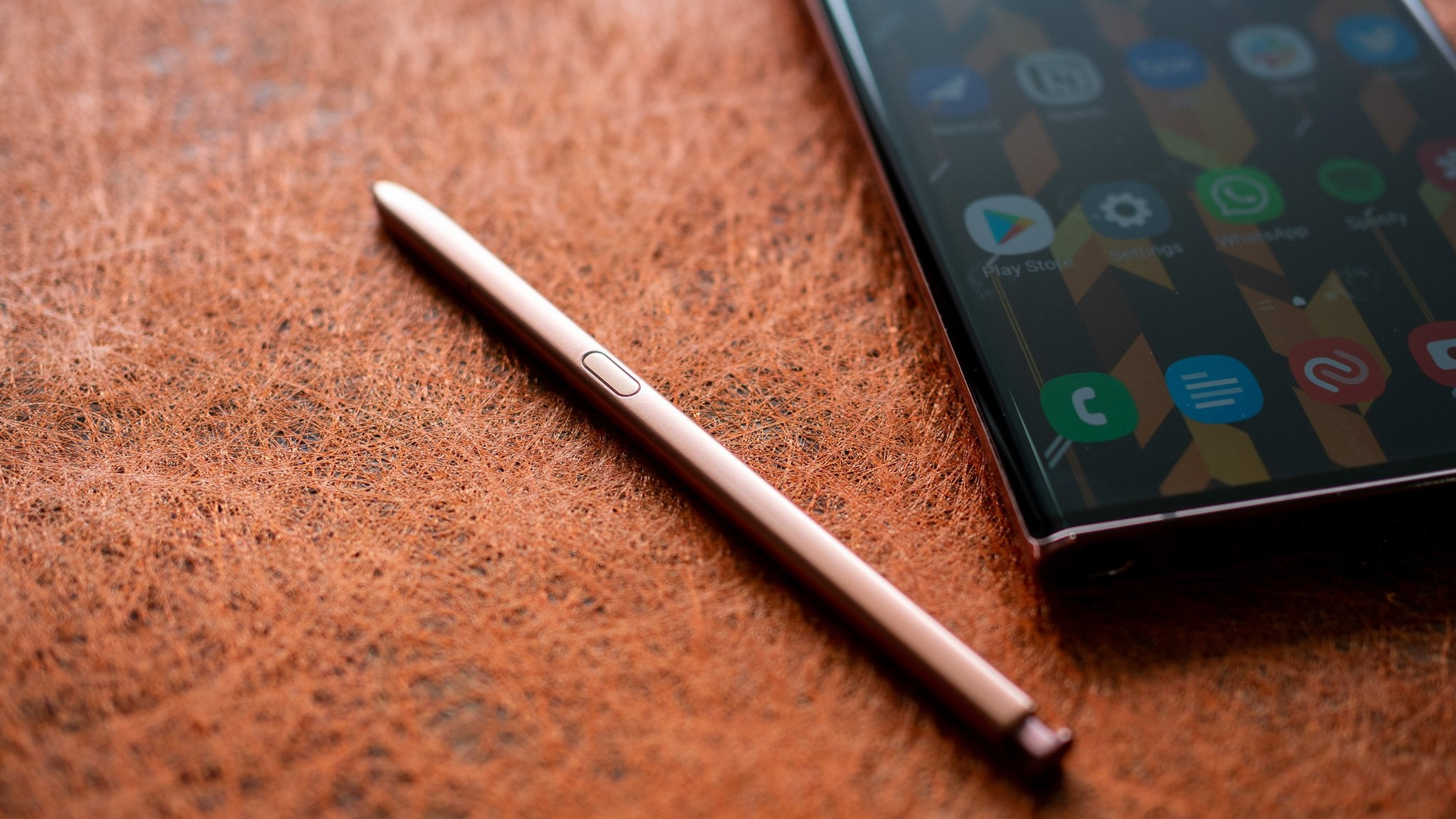 Le Galaxy Note 20 Ultra à côté du S Pen