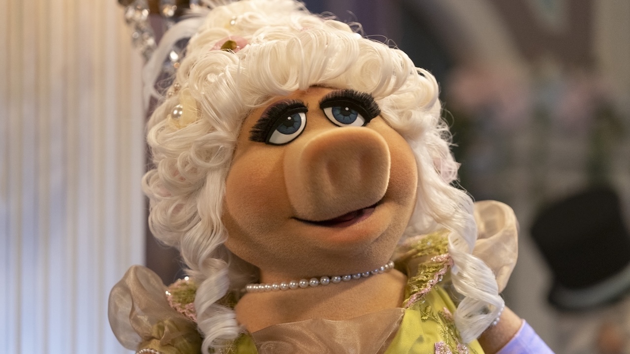 Miss Piggy in Bridgerton spoof costume in The Muppet Show special