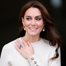 kate middleton wears a blue engagement ring